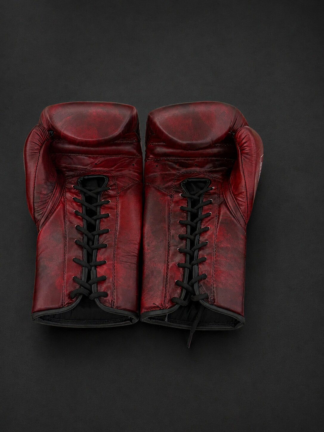 Guantes de boxeo de cuerdas Viva México Rojo, detalle de ambos cierres