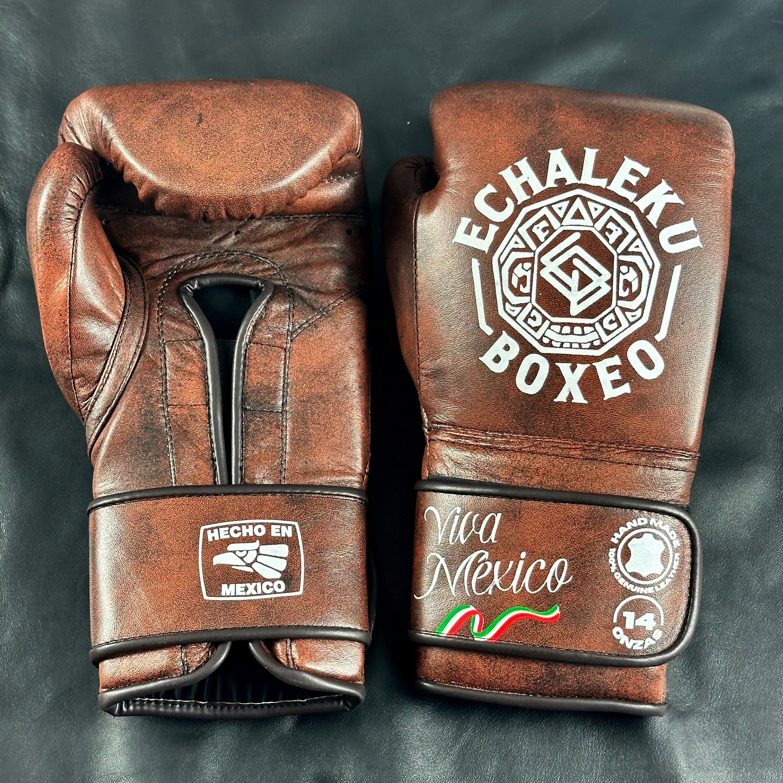 Guantes de boxeo Viva México marrón de Echaleku Boxeo, vista frontal y posterior