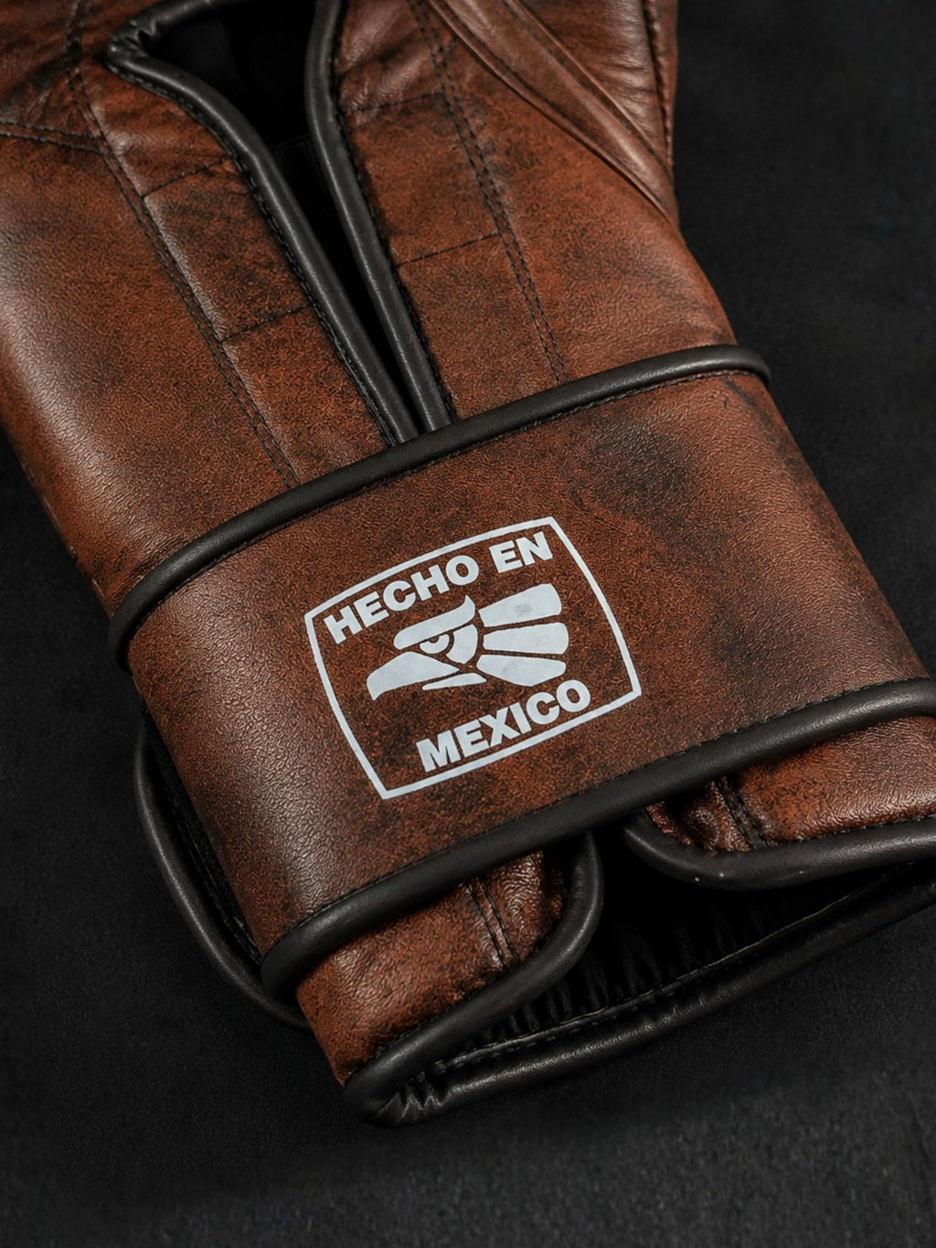 Guantes de boxeo Viva México Marrón, vista de los dorsos y las palmas