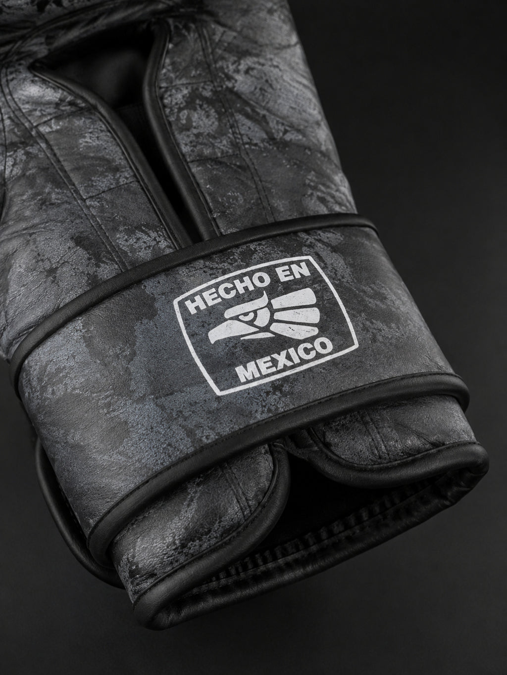 Guantes de boxeo Viva México Negro, vista de los dorsos y las palmas